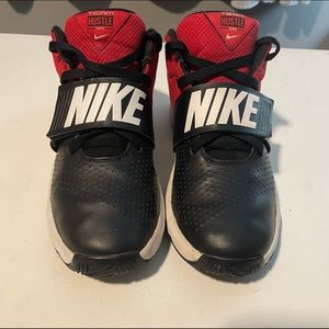 Nike Team Hustle Size 7